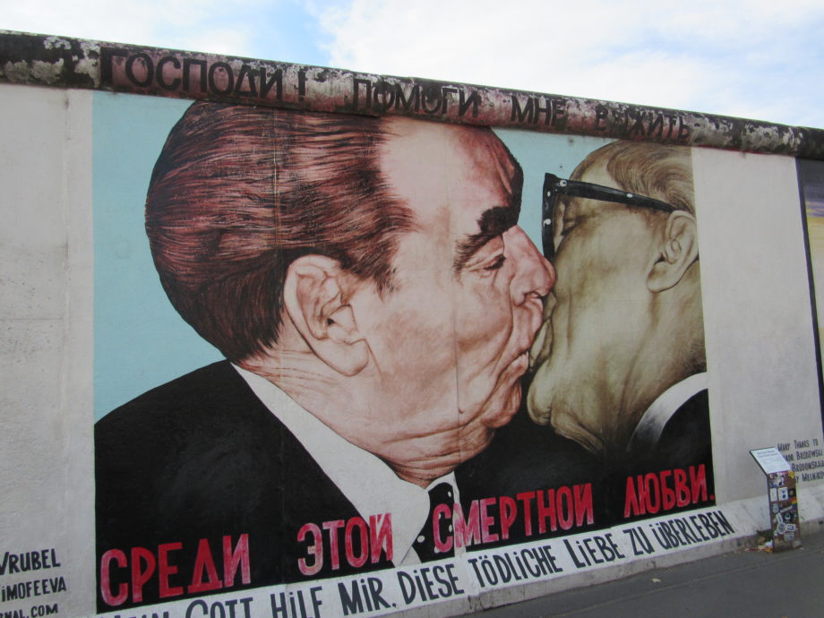 the-mortal-kiss-east-side-gallery-berlin